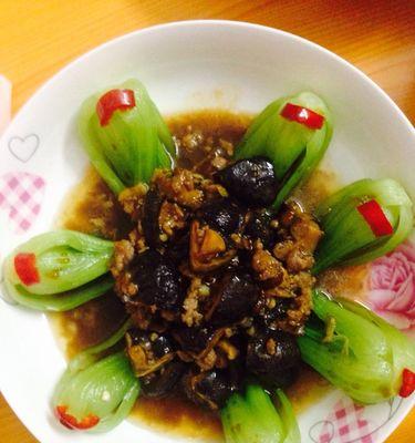 蟹爪扒香菇肉丸的做法是什么？如何制作美味的蟹爪扒香菇肉丸？