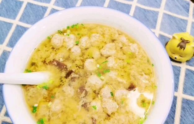 蟹爪扒香菇肉丸的做法是什么？如何制作美味的蟹爪扒香菇肉丸？