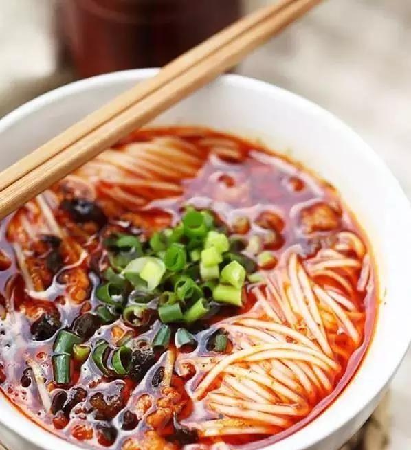蟹油鸽蛋面怎么做？详细步骤和技巧是什么？