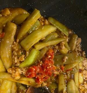 蟹味菇肉末茄条怎么做？步骤和技巧有哪些？