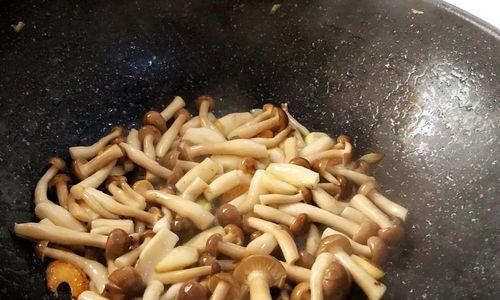 蟹味菇鸡汤怎么做？有哪些步骤和技巧？