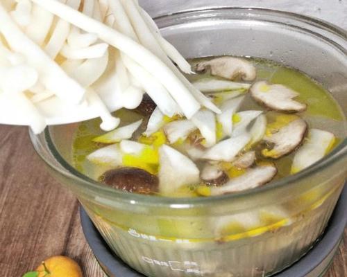 蟹味菇鸡汤怎么做？有哪些步骤和技巧？
