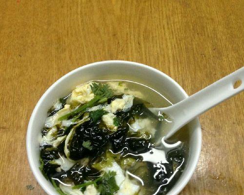 蟹味菇蛋花紫菜汤怎么做？有哪些步骤和技巧？