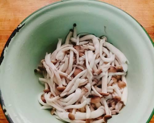 蟹味菇炒肉丝怎么做？步骤和技巧有哪些？