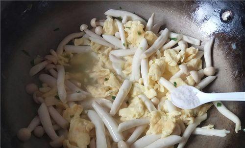 蟹味菇炒鸡蛋怎么做？步骤和技巧有哪些？