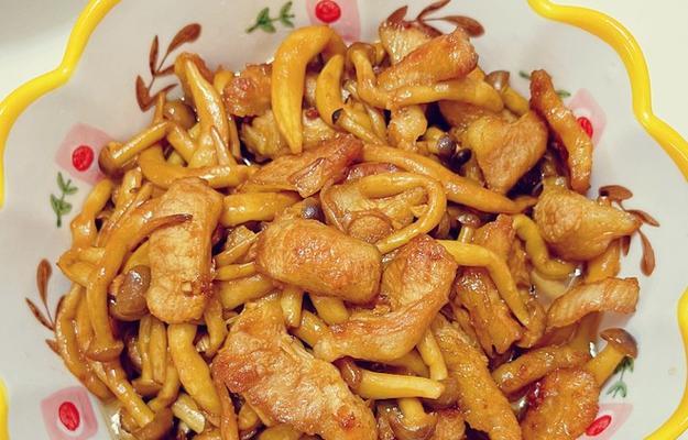 蟹味菇板筋肉汤怎么做？有哪些步骤和技巧？