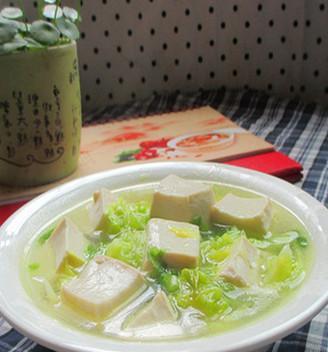 蟹味菇白菜豆腐汤怎么做？有哪些健康益处？