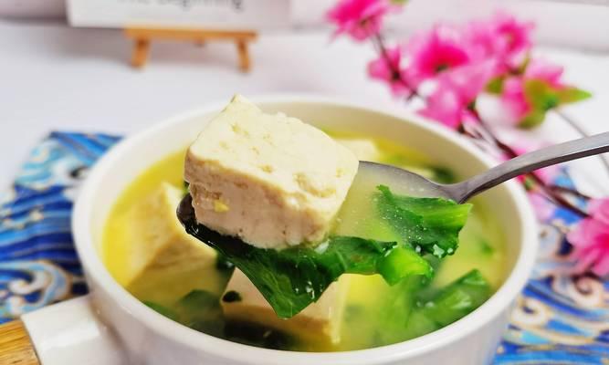 蟹味菇白菜豆腐汤怎么做？有哪些健康益处？