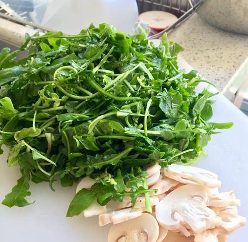 蟹肉荠菜豆腐汤怎么做？有哪些步骤和技巧？