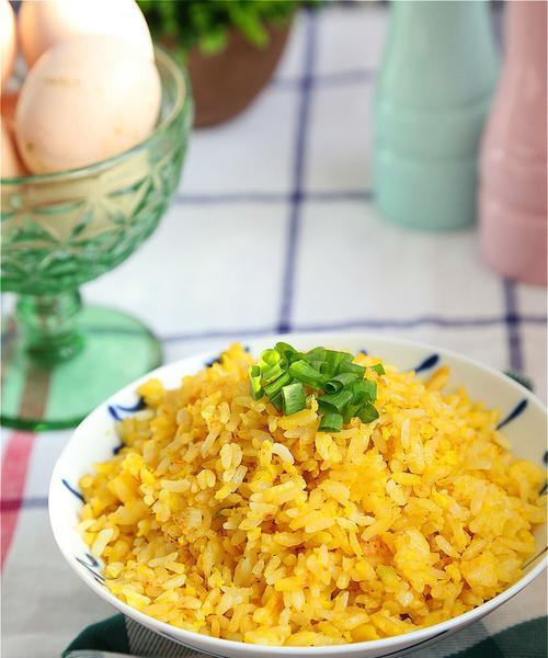 蟹肉黄金炒饭怎么做？步骤和技巧有哪些？