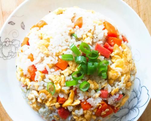 蟹肉棒火腿肠蛋炒饭怎么做？步骤和技巧是什么？