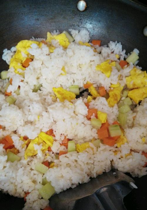 蟹肉棒凤梨炒饭怎么做？步骤和技巧有哪些？