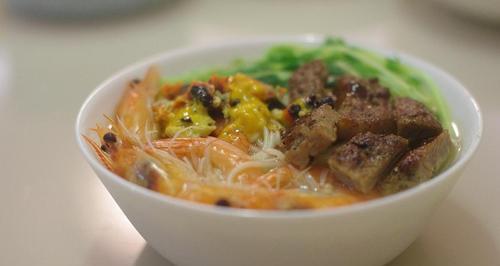 蟹黄豌豆苗豆腐汤怎么做？有哪些步骤和技巧？