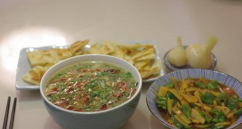 蟹黄豌豆苗豆腐汤怎么做？有哪些步骤和技巧？
