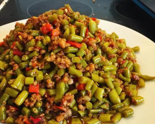 蟹黄豆角的做法是什么？如何在家轻松制作？