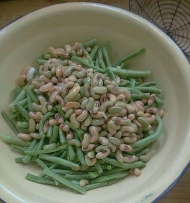 蟹黄豆角的做法是什么？如何在家轻松制作？