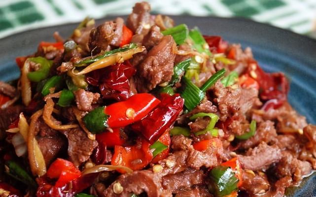 小柱私房菜之砂锅红汤牛肉怎么做？步骤详细吗？