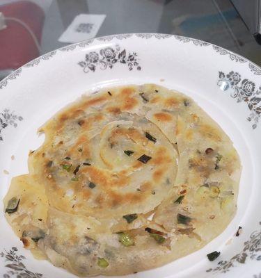 小芝麻大葱饼怎么做？有哪些步骤和技巧？