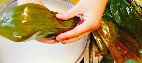小枣糯米三角粽怎么做？步骤和技巧有哪些？
