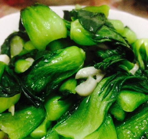 小芋炒青菜怎么做？步骤和技巧有哪些？