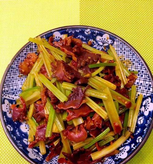 小玉米炒鸭肫的做法是什么？如何在家轻松制作？