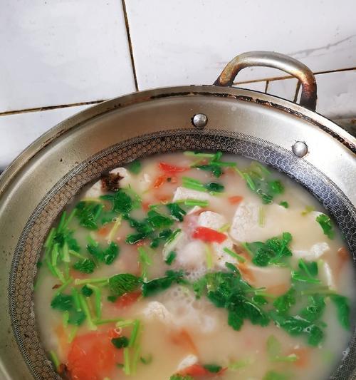 小鱼汤豆腐怎么做？有哪些步骤和技巧？