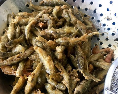 小鱼干圆椒丝的做法是什么？如何快速完成这道美味佳肴？