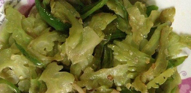 小鱼干炒苦瓜的做法是什么？如何炒制才美味？