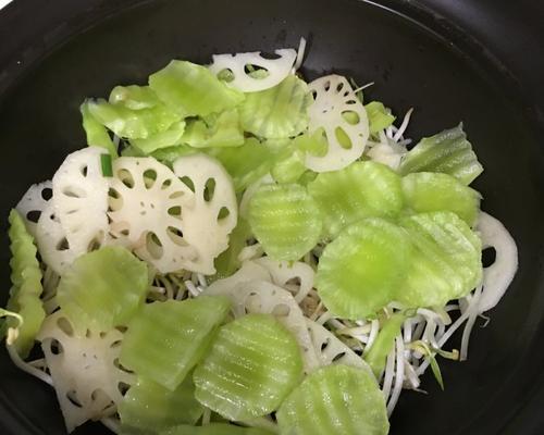 小鱼炖豆芽的做法是什么？如何做出美味的小鱼炖豆芽？