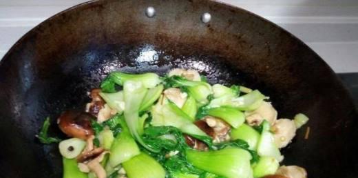 小油菜揽香菇怎么做？步骤和技巧是什么？