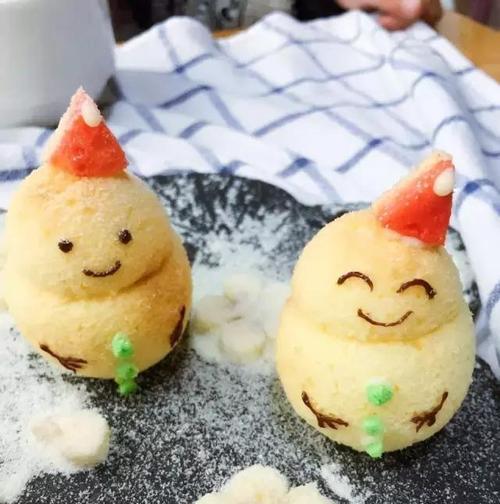 小雪人纸杯蛋糕怎么做？步骤和材料有哪些？