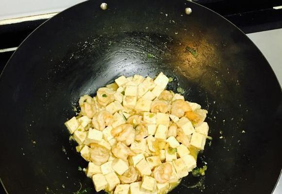 小熊鲜虾杂蔬豆腐怎么做？有哪些步骤和技巧？