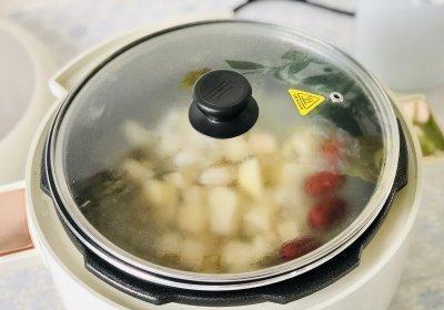 小熊电炖锅怎么做枸杞银耳汤？步骤和注意事项是什么？