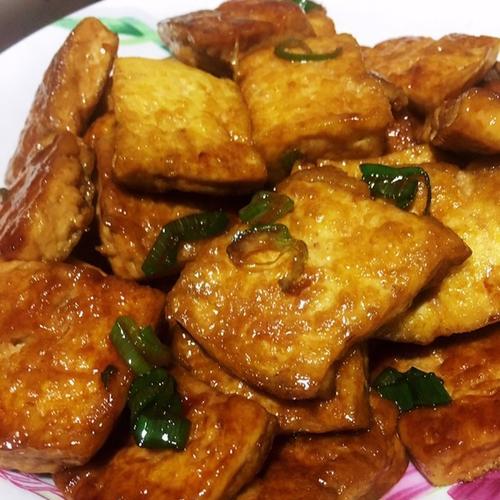 小香葱煎豆腐怎么做？步骤和技巧有哪些？