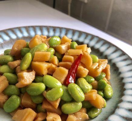 小咸菜烧毛豆怎么做？步骤和技巧有哪些？
