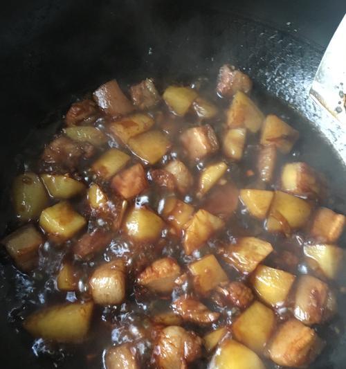小土豆烧肉怎么做？步骤和技巧有哪些？