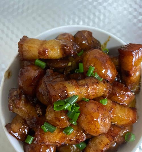 小土豆烧肉怎么做？步骤和技巧有哪些？