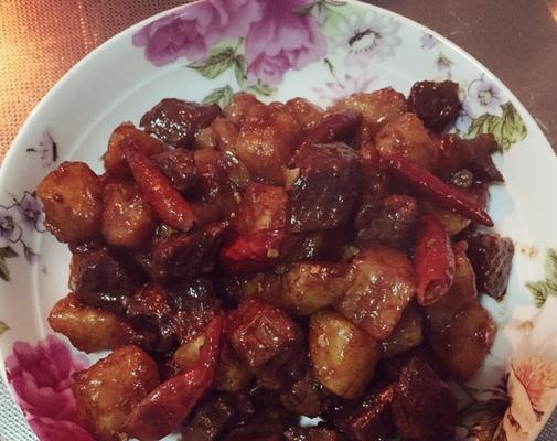 小土豆烧牛肉怎么做？步骤和技巧有哪些？