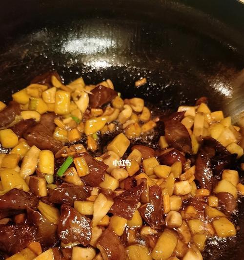 小土豆焖小香菇的做法是什么？步骤和技巧有哪些？