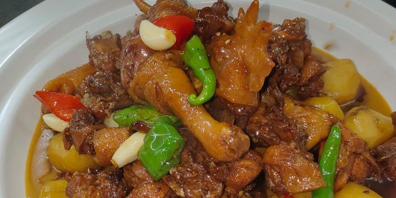 小土豆焖鸡怎么做？步骤和技巧有哪些？