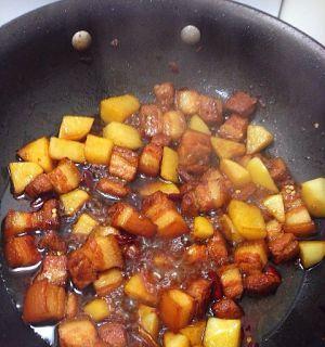 小土豆焖红烧肉怎么做？步骤和技巧是什么？