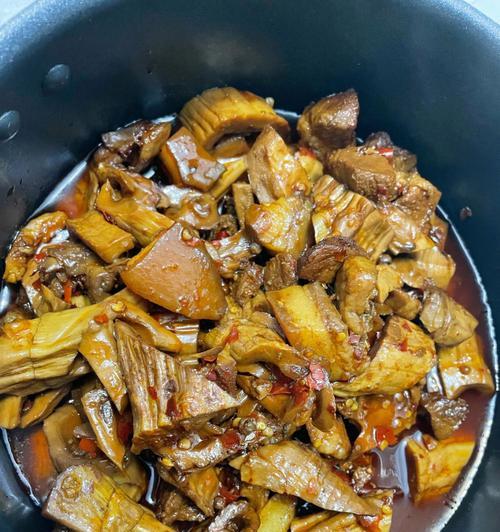 小笋炒肉怎么做？详细步骤和技巧是什么？