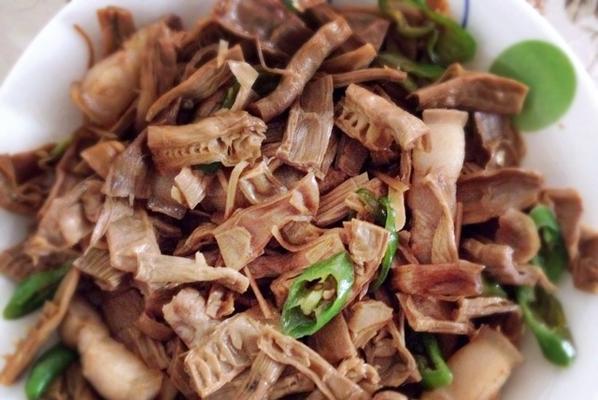小笋炒肉怎么做？详细步骤和技巧是什么？