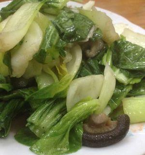 小青菜炒香菇怎么做？步骤和技巧有哪些？
