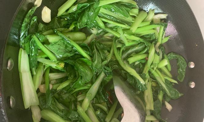 小青菜炒木耳丝怎么做？有哪些独特步骤和技巧？