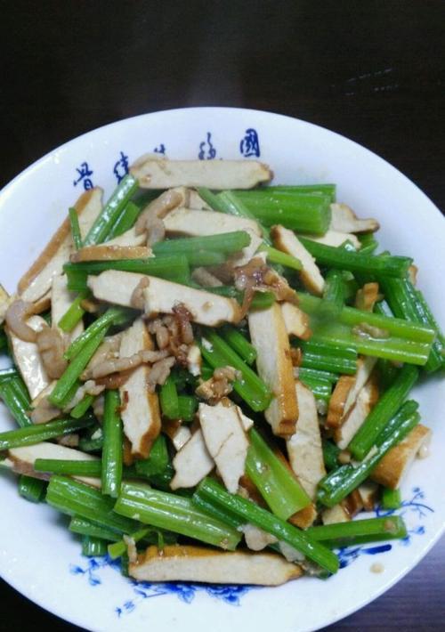 小芹菜炒湘干怎么做？步骤和技巧有哪些？