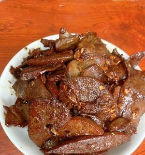 小乔红烧肉怎么做？详细步骤和技巧是什么？