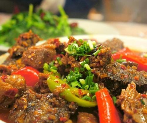 小乔红烧肉怎么做？详细步骤和技巧是什么？