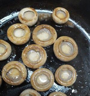 小蘑菇怎么做才好吃？简单易学的家常小蘑菇食谱有哪些？