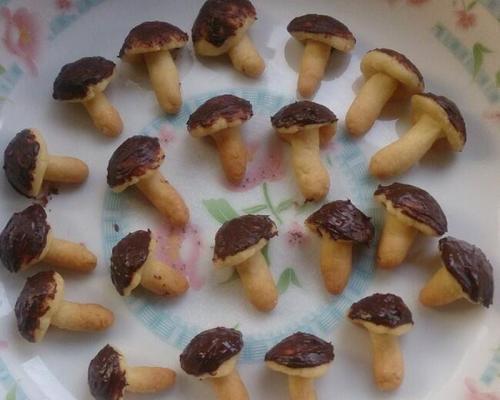 小蘑菇怎么做才好吃？简单易学的家常小蘑菇食谱有哪些？